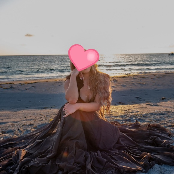 Dresses - Picture 3 of 7